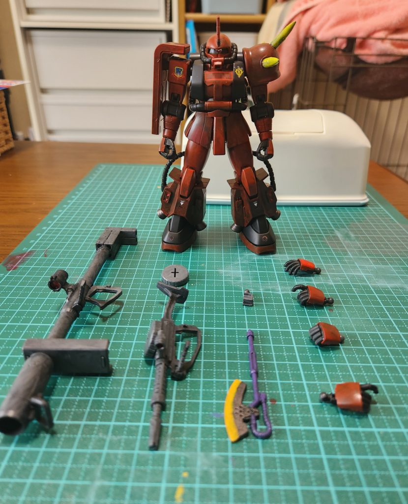 素立ち+武装等とハンドパーツを並べて。実はこの感じの写真今まで撮ったことが無かったので今回初めてやってみました。今後もやってきたいですわ〜。