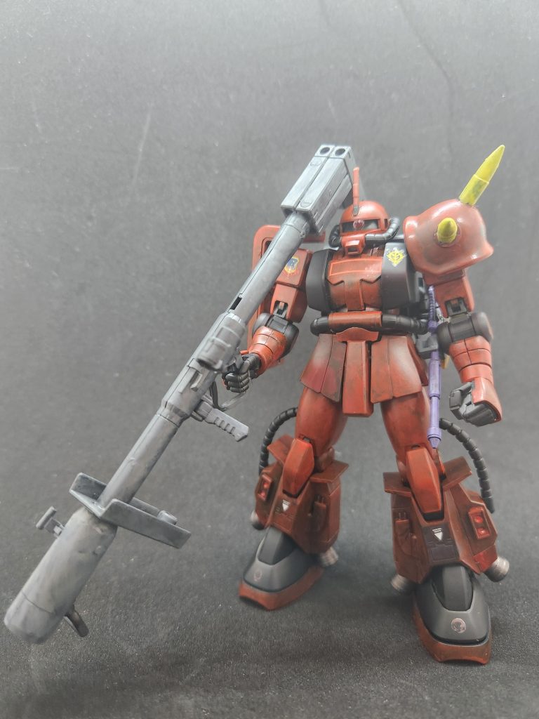 ジャイアント・バズ風のミキシングバズーカを持たせた立ち姿で。こっちと懐かしの旧キット箱絵ポーズのどっちをメイン写真にするかで迷ったんですがあのポーズが好きなのであちらをメインにして立ち姿をこちらに載せました。