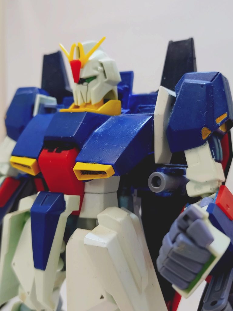 以上、旧キットZガンダムでした。たった一部をいじるだけで大化けする事もある、というのを端的に見せてくれたキットでしたね。 あの衝撃的な胸部で製作を躊躇してた皆様、参考にいかがですか？