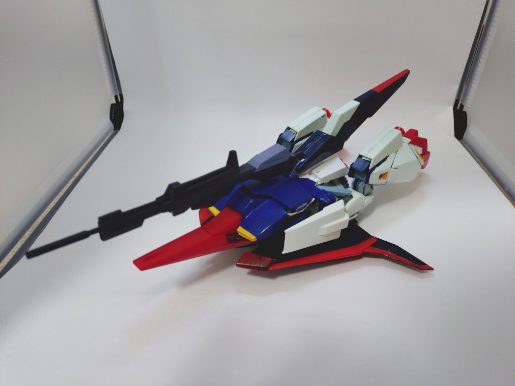 ホイ、ウェイブライダー形態完成！ビームライフル取り付けのために、首の後ろらへんに穴を開けております。こちらもMS形態時はスタビライザーで隠れるので手(ry   元からそうですが、ウェイブライダーの方がカッコいいかな？