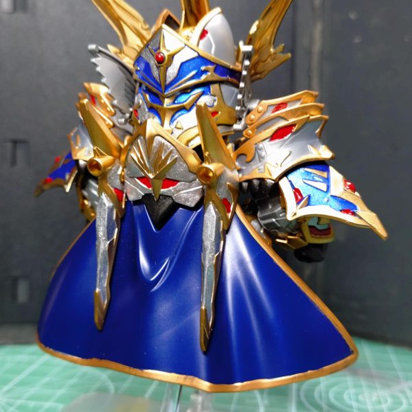 SDW アーサーガンダムMk-Ⅲスプレー＋筆塗りで塗り分けました。水性ホビーカラーのマジックリン拭き取りも試してみてまた。習作としてましたが、色々挑戦できてよかったです（2枚目）