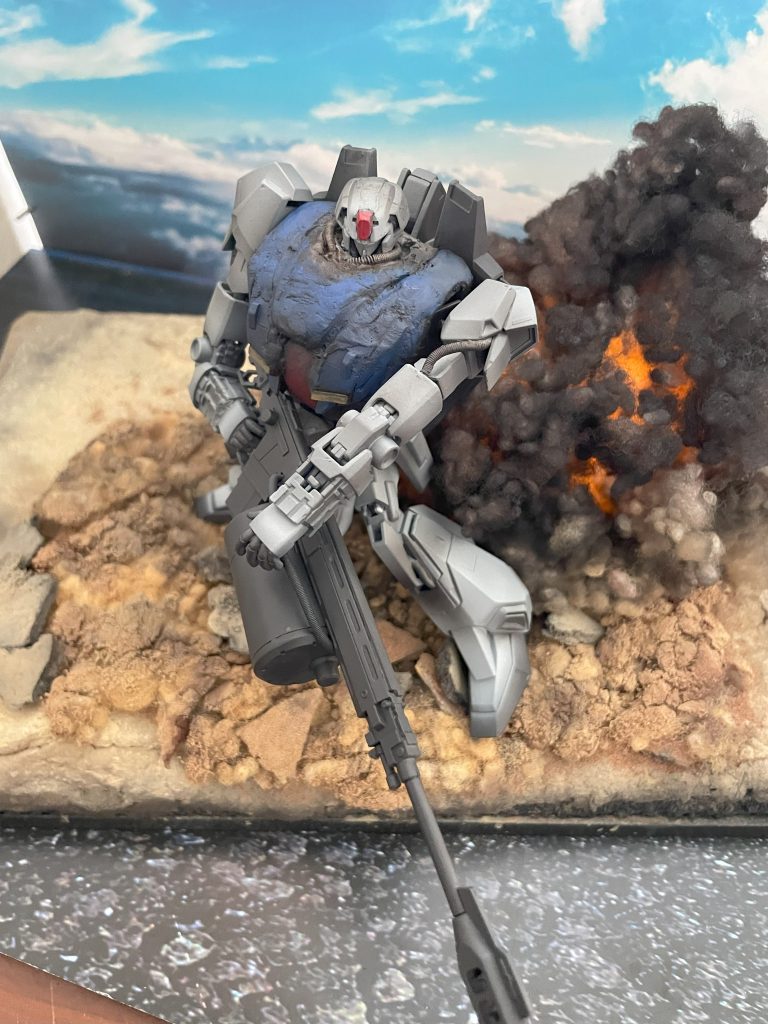 胸部の青はアクリジョンカラーのフラットブルーです。赤い部分は同フラットレッドを使用しています。