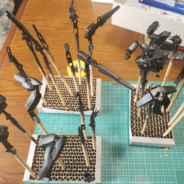 たまには素組みで作りたいやらアナザー系作りたいやらボヤいてましたが…やっぱりここに落ち着いちゃった… てことで塗装の練習も兼ねて…積んでたF91(2箱あるうちの1箱目)をまたもや作ります。はい。(通算n体目)（3枚目）