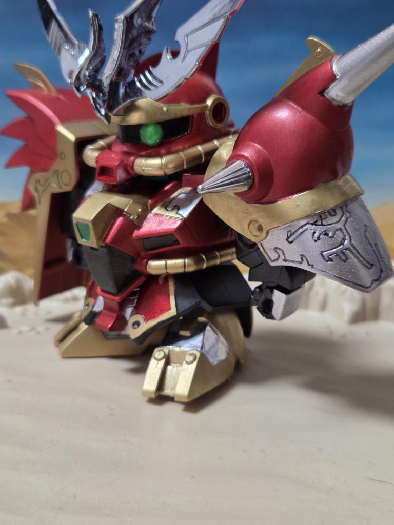 今回やってみたかったのがモノアイの稼働化です。やり方は単純で、モノアイレール部分にホームセンターのステンレステープを貼って、モノアイはHアイズの裏に100均のマグネットテープを貼っているだけです。