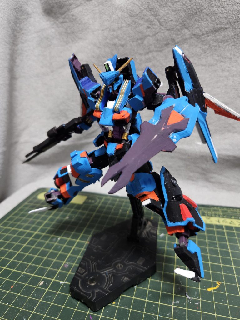 全体部。今回はガンダムヴィダールをベースにジャンク、プラ板など様々に組み合わせて製作しました