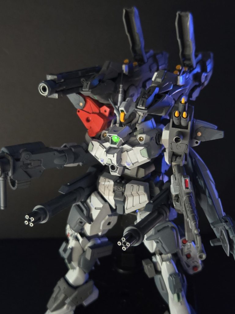 リアルタイムで見ていたガンダムWも30周年とのことで当時作っていたプラモの思い出と現在買えないうーーーんという想いから家にあるジャンク山からヘビーアームズをつくりました。