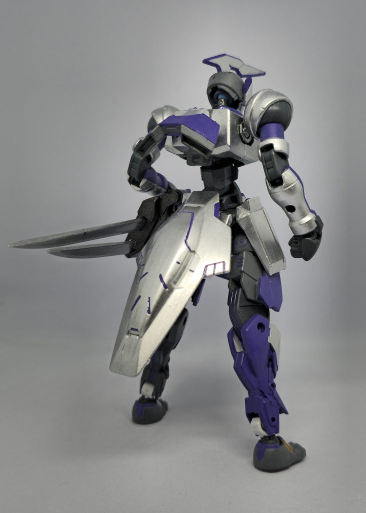 後ろから西洋甲冑のイメージも含んでみました。以下アクションをば