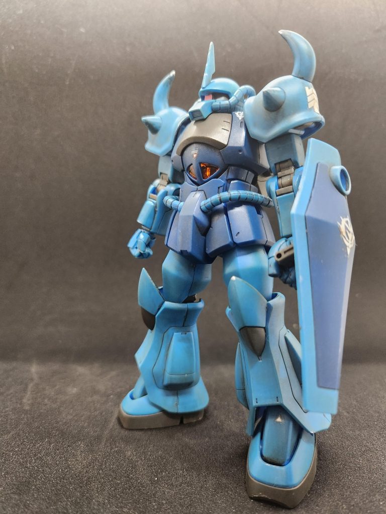 少し見上げた感じのアングルでの立ち姿で1枚。基本的に改造とかはしてませんがスパイク部分はヤスリで少し削って尖らせてみました。