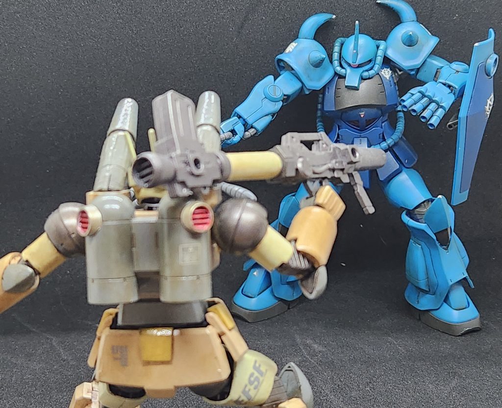 かつて作成したガンキャノンと並べてなんちゃってジオラマっぽく1枚。両者ともウェザリングしてあるから雰囲気はそれっぽくなってる気がする…?