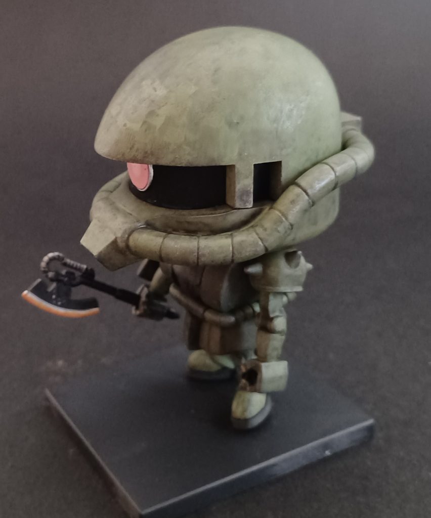 時は筆塗りの時代なのかどうかは分からないが初心者にも優しいとされる「清水式筆塗り」が筆塗り界隈では群を抜いていると言っても良いであろう。さて、この「清水式筆塗り」にはメソッドがあるので、以下に簡単に紹介していく。①下地塗装②１色目の塗装③２色目の塗装④仕上げ以上である。では、これらを押さえれば、本当に清水圭氏のように重厚感溢れる筆塗り表現が出来るのか。結論を先に述べよう。─────出来ない。 そう、出来ないのだ。詳しい理由は後にして、先ずは完成品をご覧頂きたい。