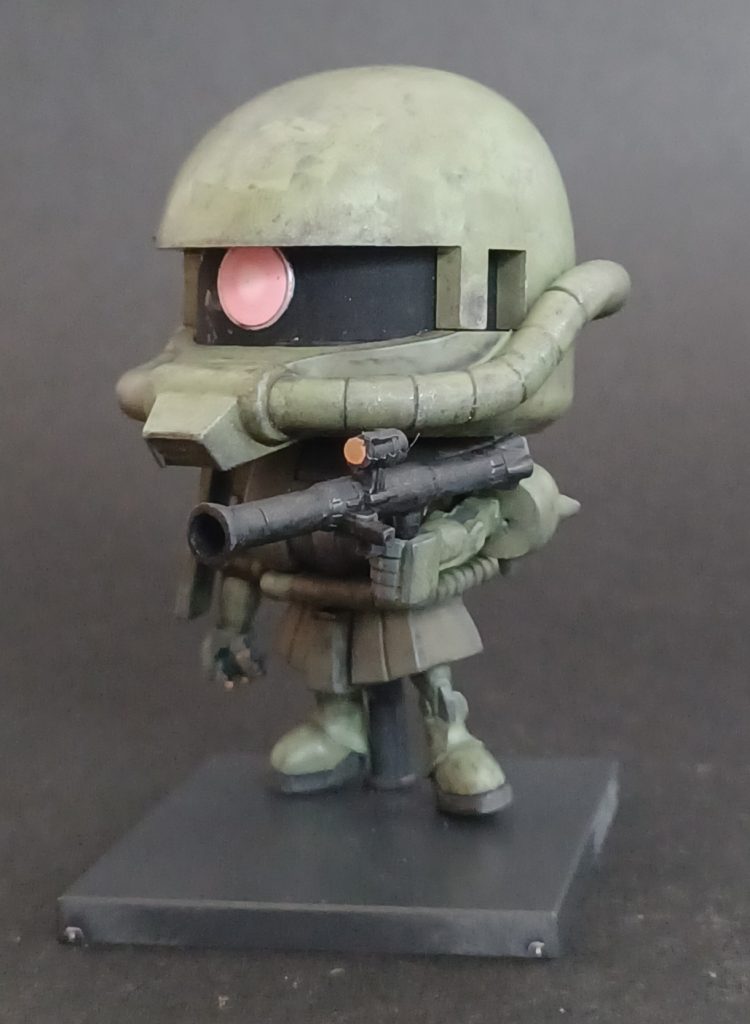 モノアイはアニメをイメージしてピンクグラデーションにしてみた。