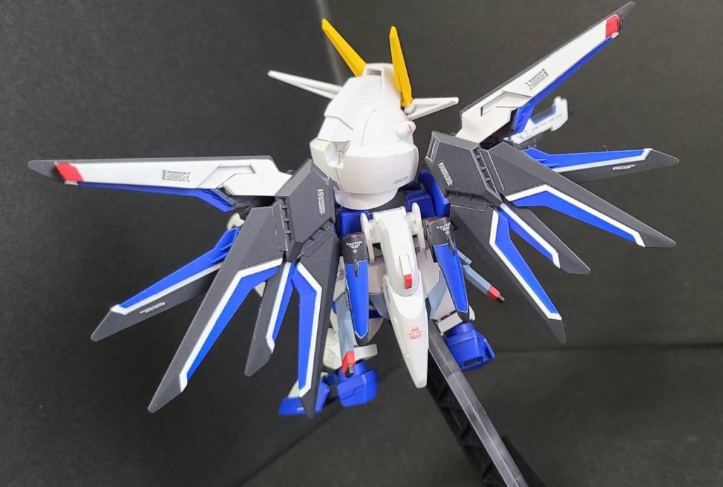 羽はどこをどお塗分けるのか悩みました