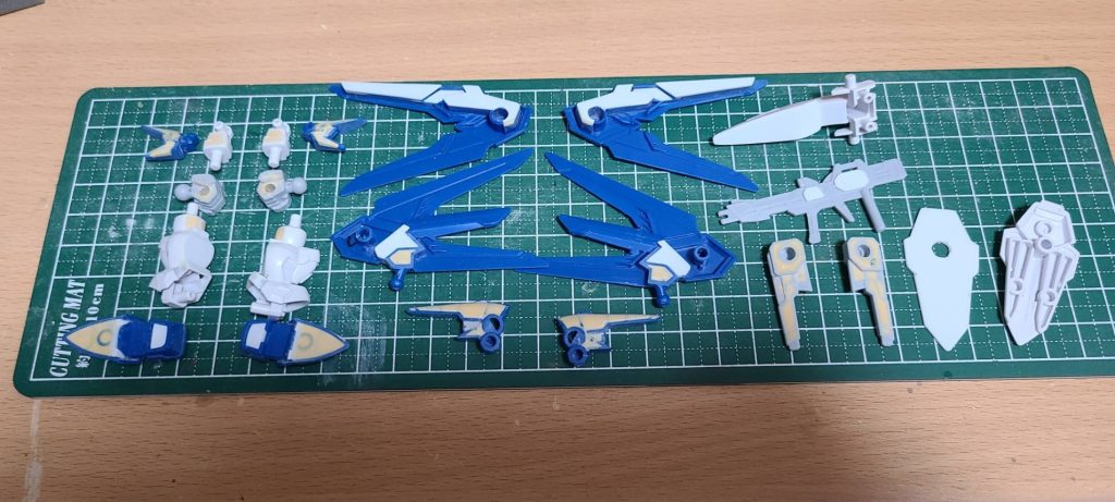 プラ板とパテで埋めたパーツ