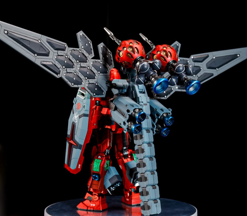 背面より。塗り分け頑張りました!そしてビットも装備!大佐専用のニュータイプ仕様です。