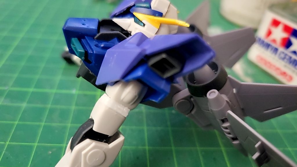 肩は00のものに百万式の余剰パーツとwaveのスラスターを取り付け二の腕を2㎜延長