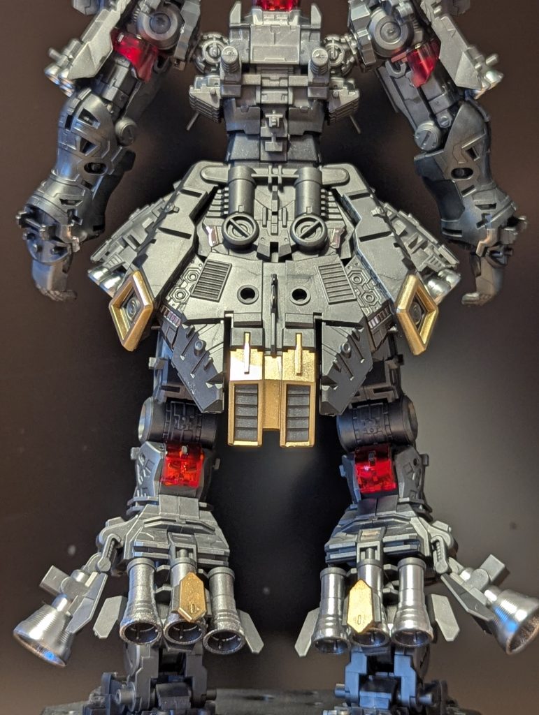 背面も情報量がスゴイ！