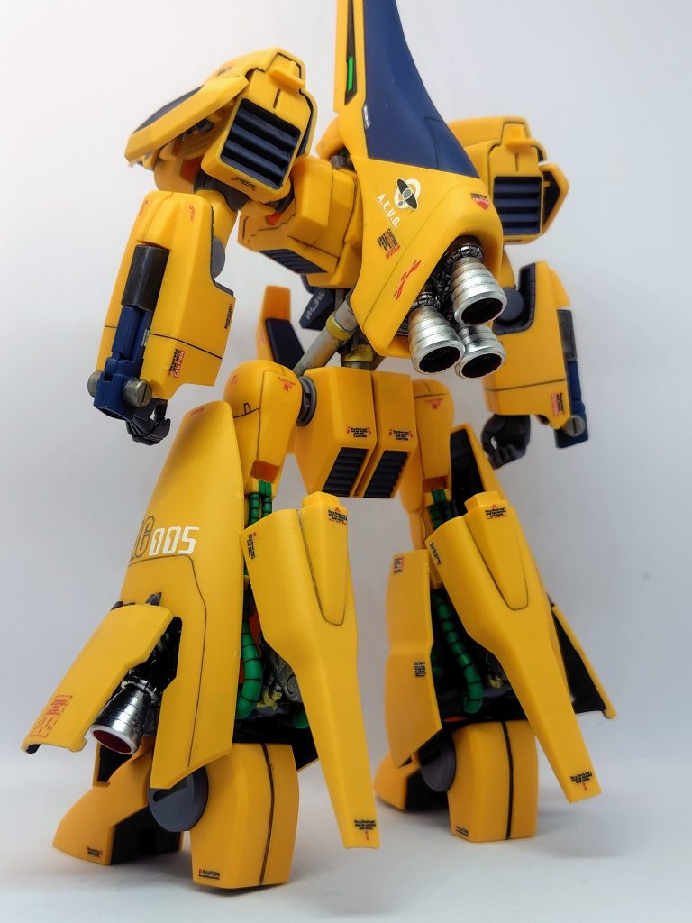 バーニアはシャインシルバーとガンダムレッド。基部はガンメタル。全身のダクトみたいなところはメカグレー。とにかく塗ったところだらけで書ききれない(gundam-kao5)