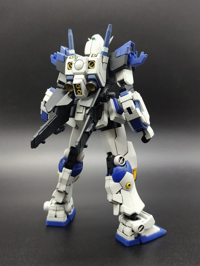 の背中。バックパック丸ごと無かったのでメルカリで５号機のを見つけてゲット。青に塗り直しました。本来は足のもう一か所塗分けて青い部分があるんですがうるさそうなのでやめてます。（５号機も同様）