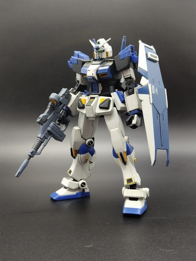 ノーマルに武装。ライフルはオリジン版ガンダムから借り物。