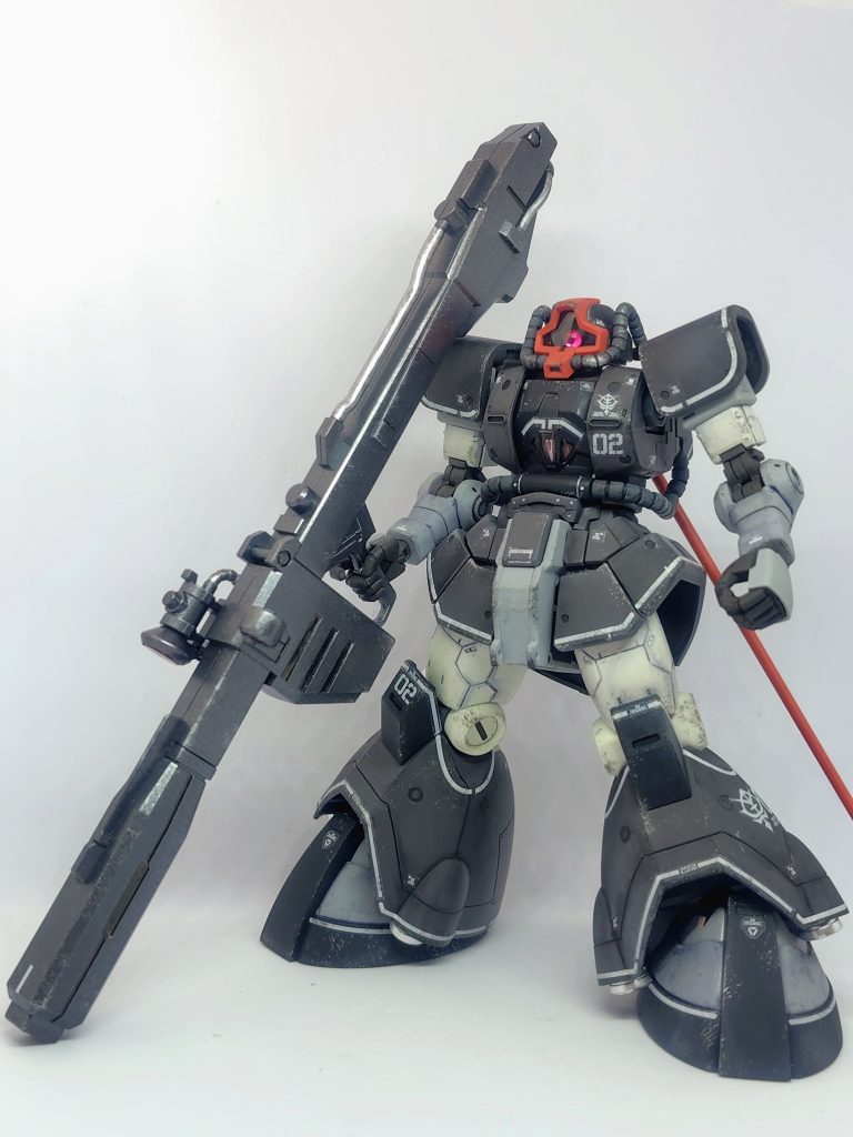 前回のメタスと比べるとあまりにも作りやすく、やはり新しめのキットは良いなあと改めて思いました(zaku-kao4)唯一大変だったのは白いラインのマーキングシールですね。水転写ではないので位置決めが難しいです。水で濡らして粘着力を下げてから貼りました。(zaku-kao4)
