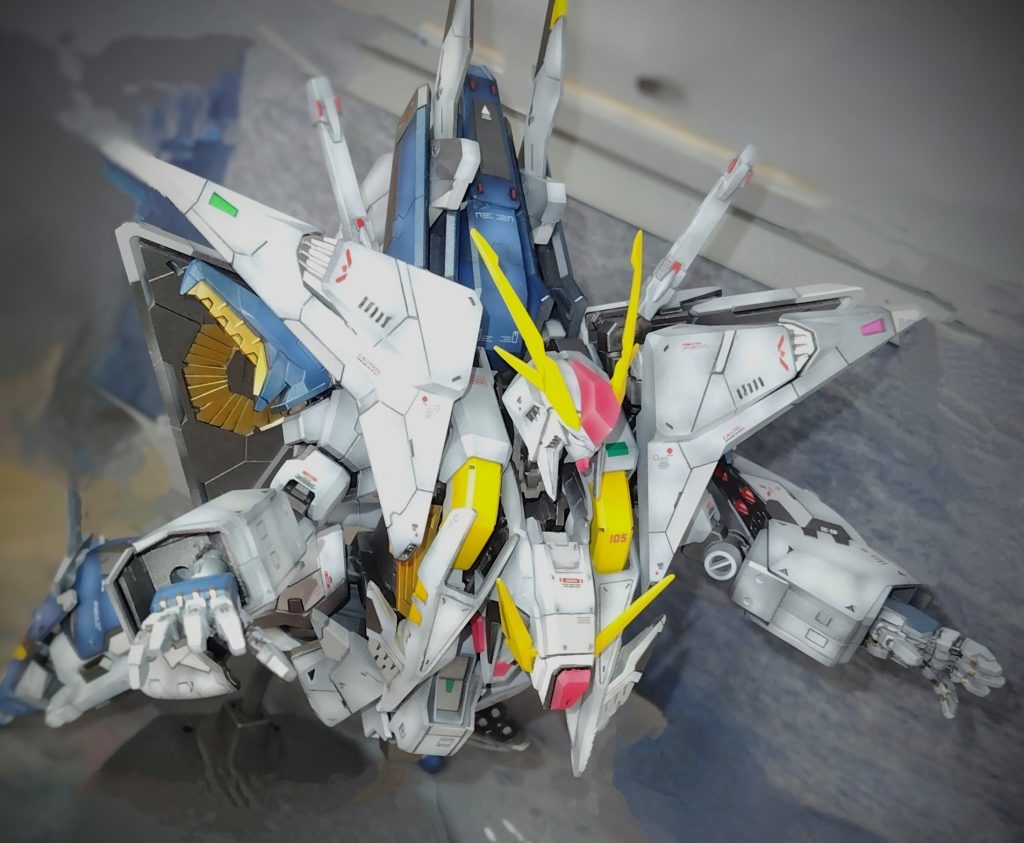 箱絵風にポージングしました。(^ー^)胴体の顔?と帯?はボールジョイントで可動します。