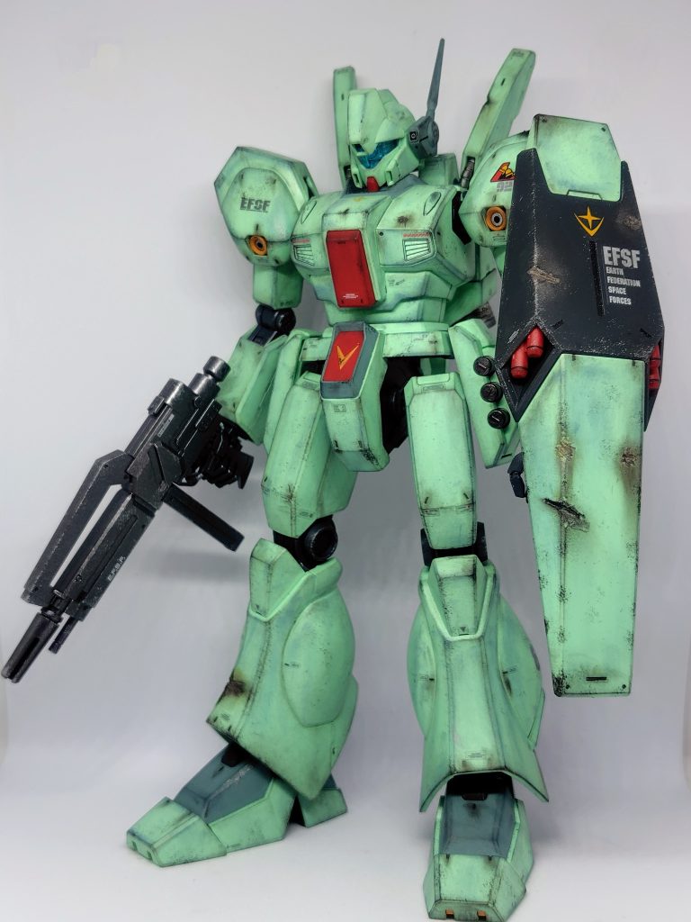 ダメージ部分はリューターとデザインナイフでガリガリ傷をつけて各種ウェザリング用品を適当に重ねてそれっぽくしてます。付属のマーキングシールに手持ちのデカールを少し追加。全体的な汚れはウェザリングマスターのススと青焼けで再現。宇宙空間の汚れ方ってよく分かりません(gundam-kao5)