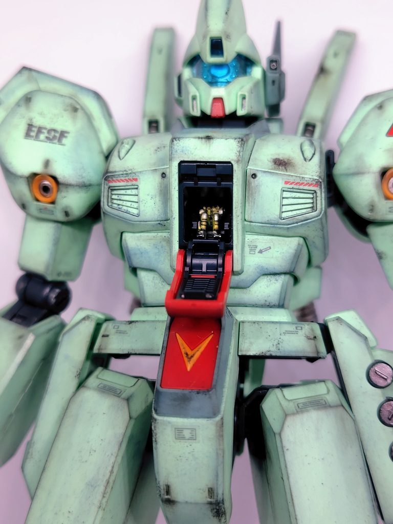 中の人も塗ってます。見えませんが(gundam-kao9)