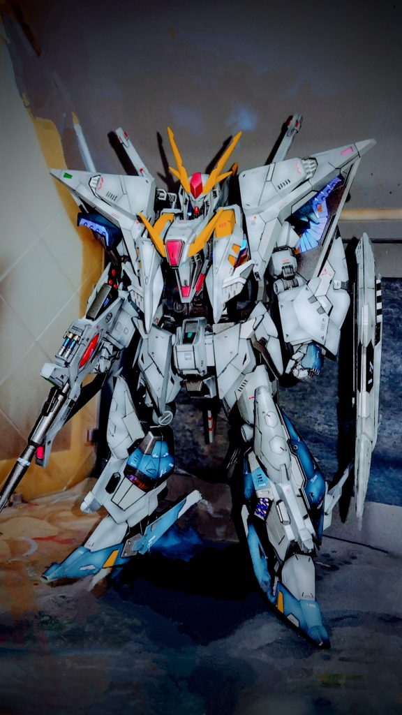 フェイスはEGν[NEU]ガンダムを拝借してます。握り手ハンドパーツは加工して握った拳感を出してみました。😊