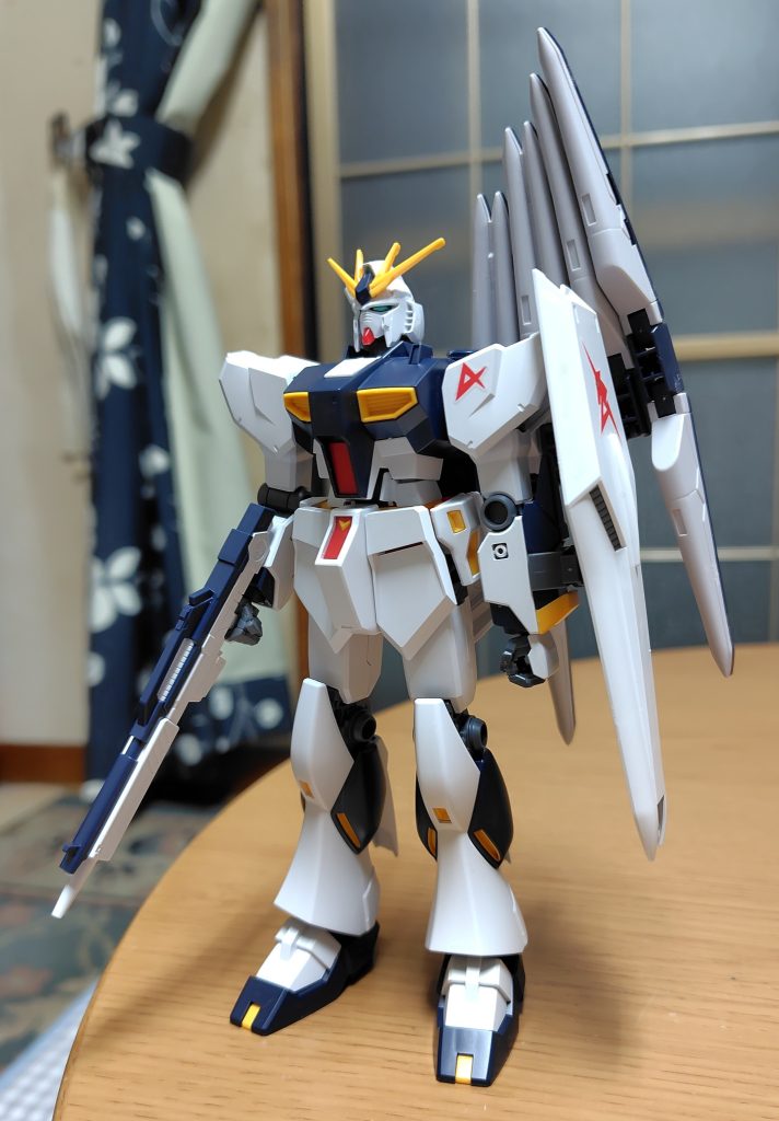 今回は素直に組み立て。マークの水転写デカールも。バックパックは来年のオプションパーツに発売前にフェイクニューウェポンからフィンファンネル借用。