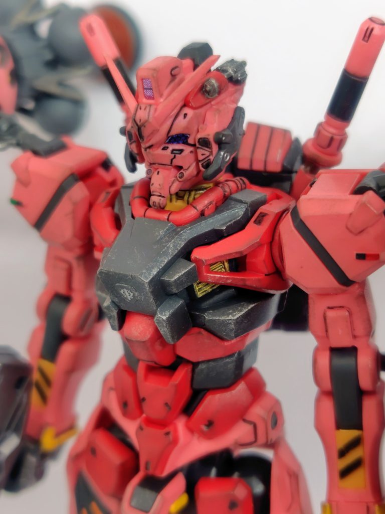 バルカンなど頭の細かいところはマーカーでチマチマ...。顔の墨入れはエナメルを流し込んだらキレイにきまりました。細かいモールドもしっかりしてます。