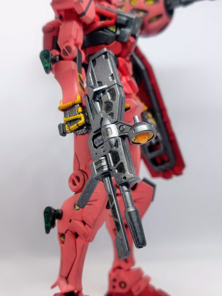 一番大変だったのは手首周りのイエローのパイプ？部分の塗分け！何度もやり直しました(gundam-kao9)ライフルはガンメタル。