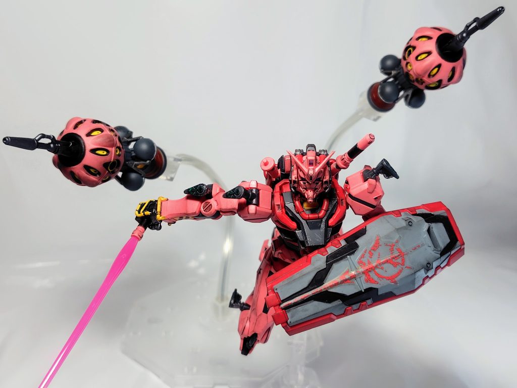 顔が設定どおり大きく上を向けるので飛行ポーズが様になります。