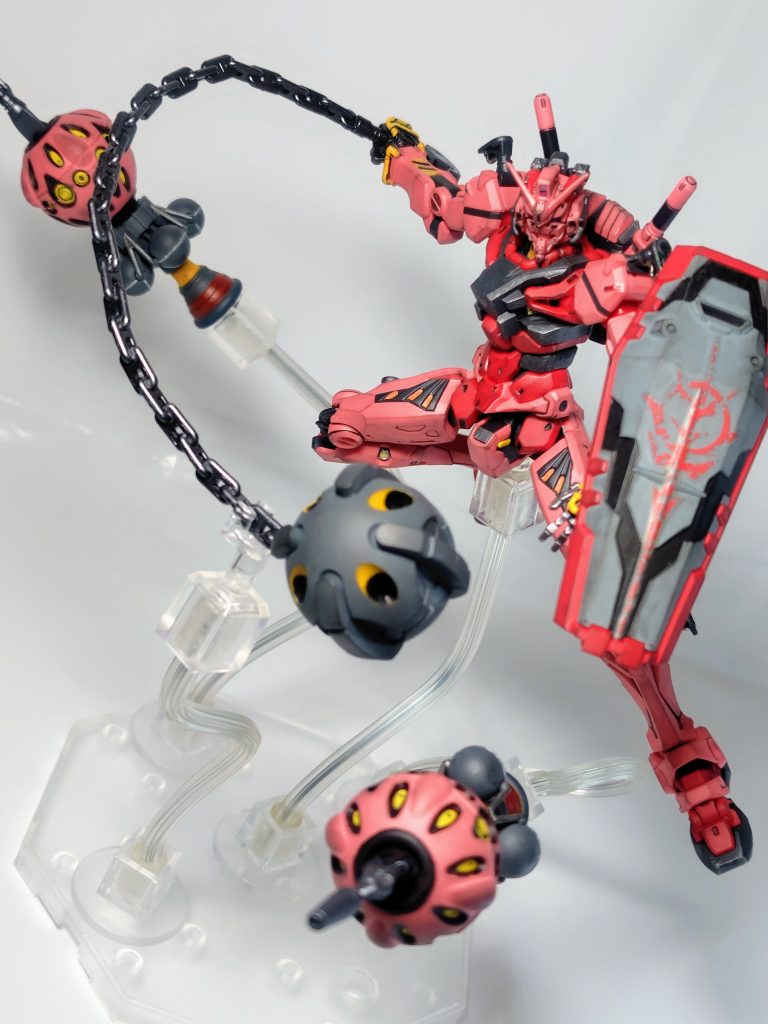 パケ絵風。このチェーンはホントにバンダイの超変態技術ですね...(zaku-kao2)ガンメタルで金属っぽくしました。