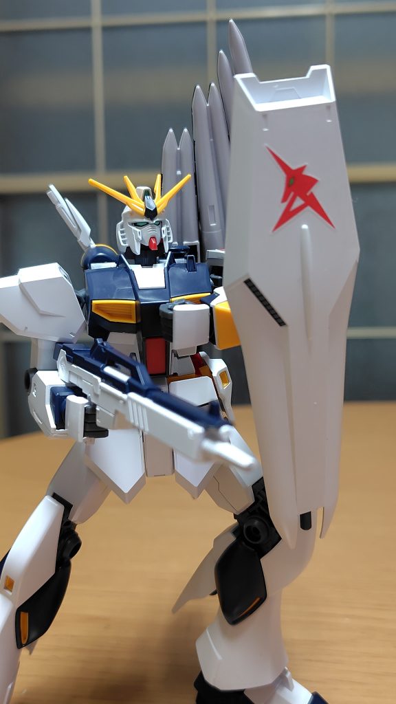 シールドの装備が他と違いますが、構えに支障無し。