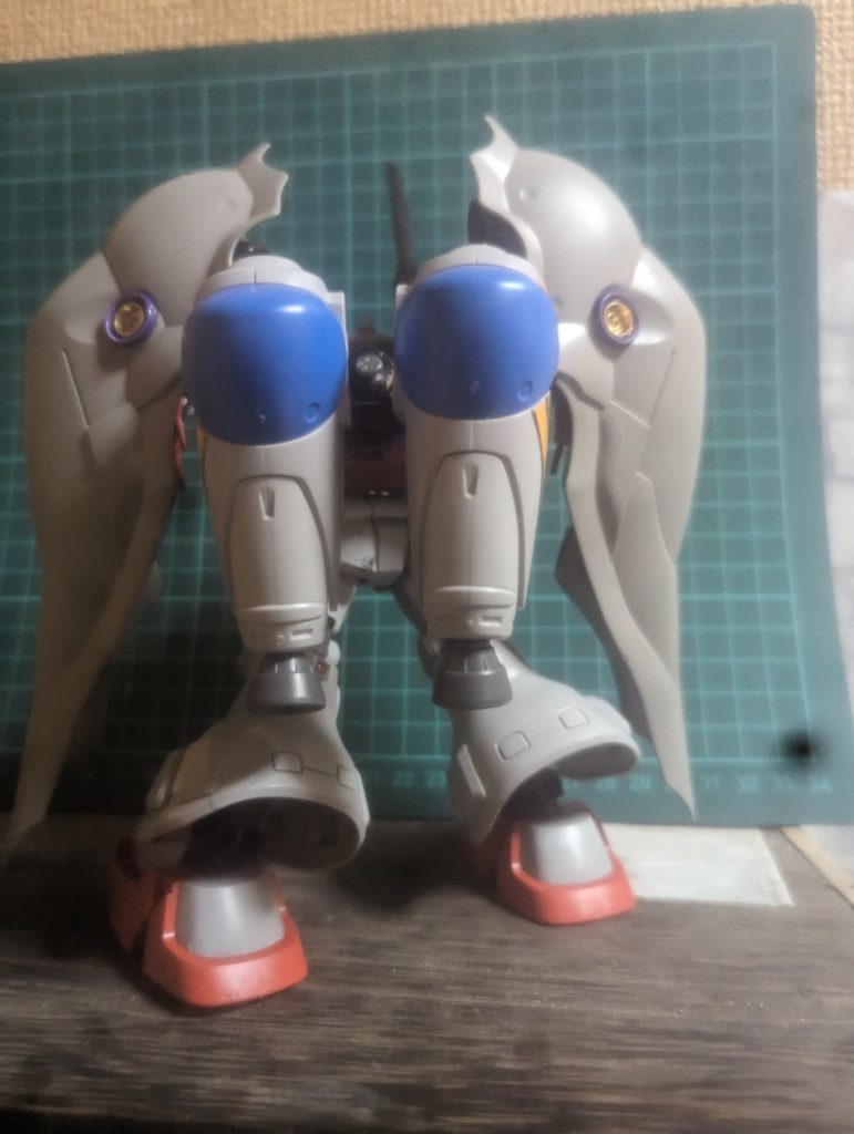 元々肩にあったのはバックに回してみました。