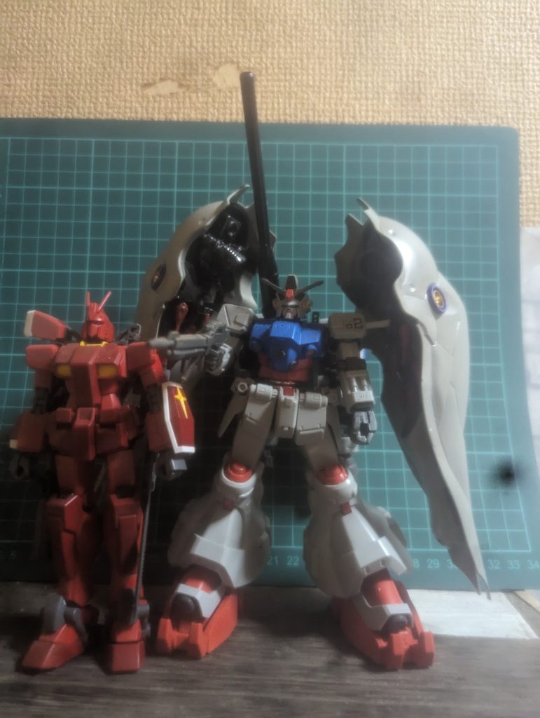 1センチ程足首を延長してます。似合うと思ってクシャトリヤのシールド付けてみました。 