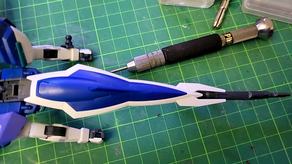 胴体とシールドを真鍮線シールドとライフルを2㎜プラ棒で接続