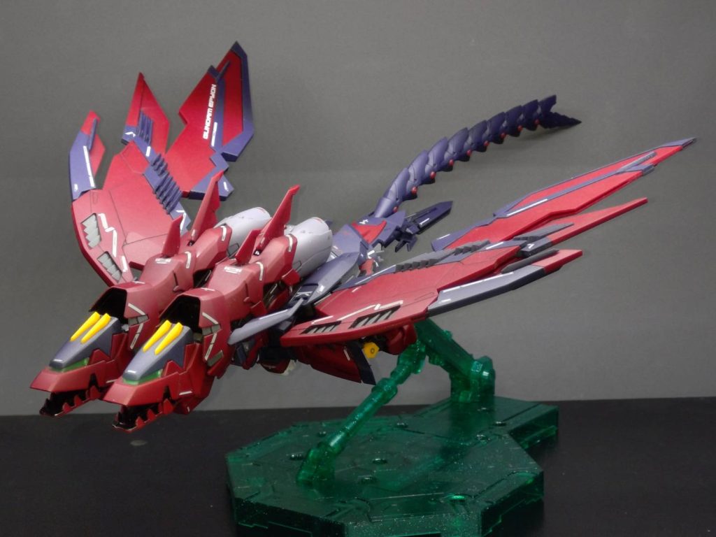 モビルアーマー形態、飛行形態の名が普通らしいが、ウイングガンダムの変形をバード形態と呼ぶのに対して勝手にワイバーン形態と呼んでいますw