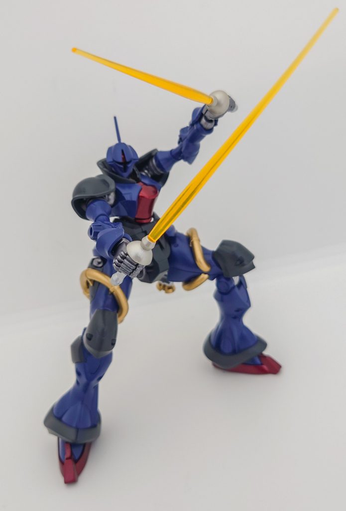 武器その1 ビームサーベル二刀流も似合いますよね。