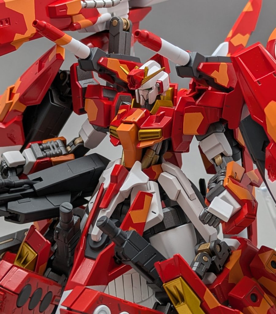 額にはハイメガキャノン。結構貼ったり削ったりしました。