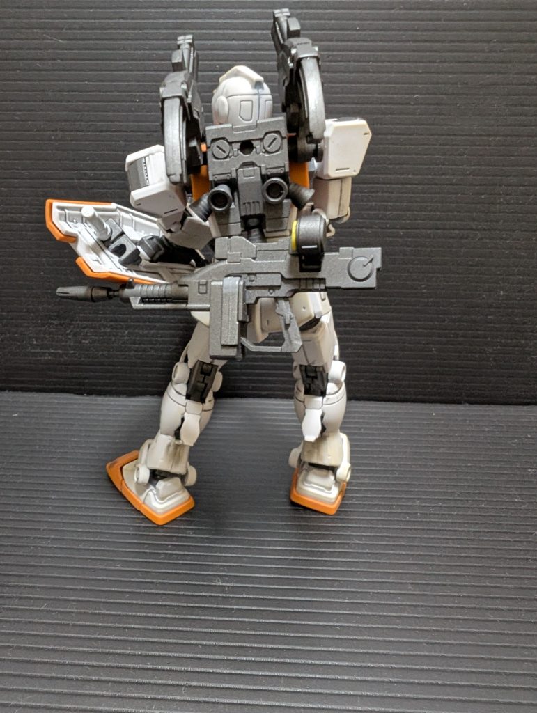 バックパック、火器類、胸のフィンはスターブライトアイアン