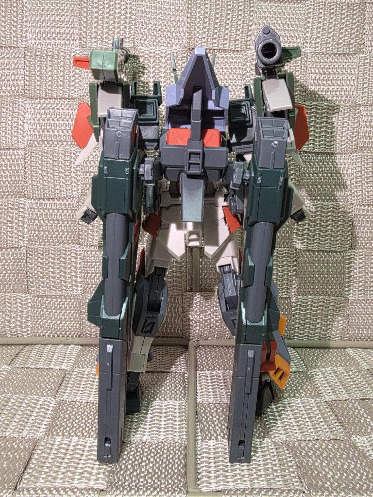 ミサイルパックを犠牲にスラスターを装備。宇宙では外してミサイルも展開