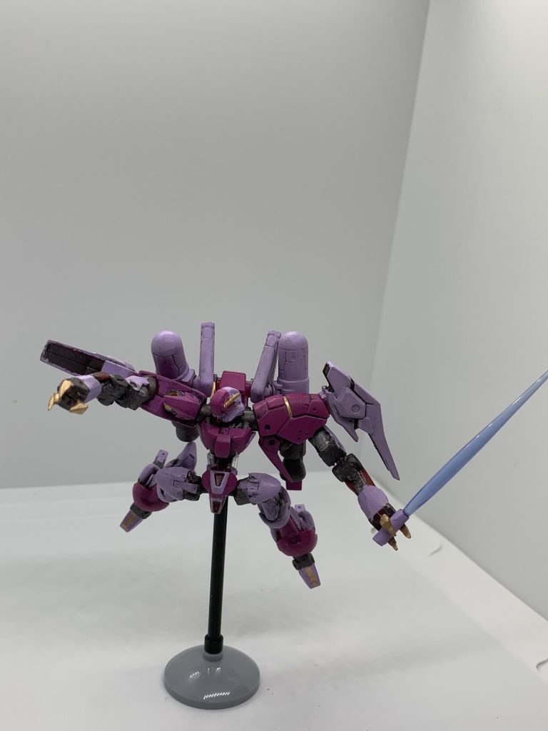 肘、膝には針金仕込んで少しだけ稼働します。最近は皆さん当たり前のように稼働化されてるので自分も！と思いましたがバイアランの関節が中々訳わからん作りで悩みました。