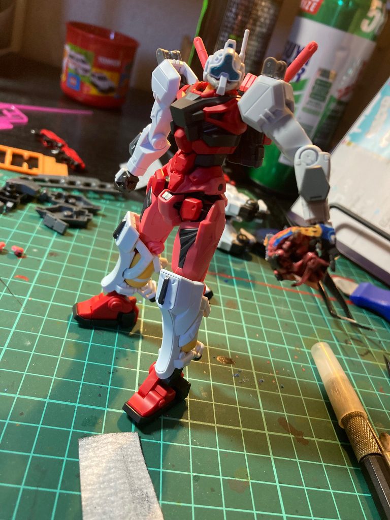 仮組(過去写)当初はゲルググをそのまま青くしたり武器とか考えましたが他の作例のネタダブりを考えて､赤いガンダムとのミキシングとやりたかった赤いガンダムの頭持ちをやりました。