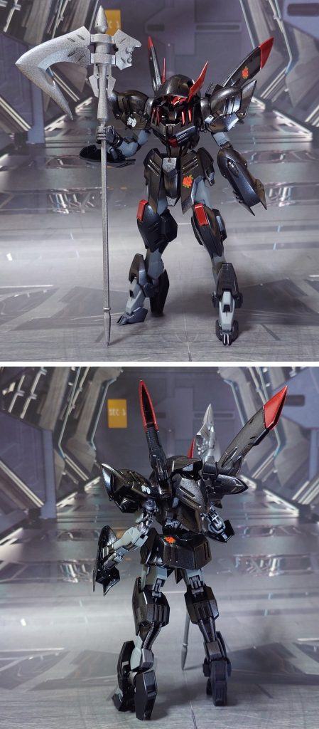 フードを被った状態で前後ろ。肉抜き穴埋めは足首アーマー裏側に実施。合わせ目消しは背中のウイング状のスラスターの一部、手持ち武器のバトルアンカーに実施。アンカーは先端のパーツ2種類(通常・破損)を2個ずつ用意し、差し替えで完全な状態と、破損状態を表現可能にしました。塗装については、ガンダムデスサイズをイメージして暗めに、ナノラミネートアーマー増量ということでブラック比率多めに塗装。デカールについては、ガンダム・グレモリーはギャラルホルンに籍を置く名家の所有、ということでギャラルホルンマークを貼り付け。更に、パイロットは男装の麗人、男装の麗人といえば…ということで薔薇のマークを追加しました。