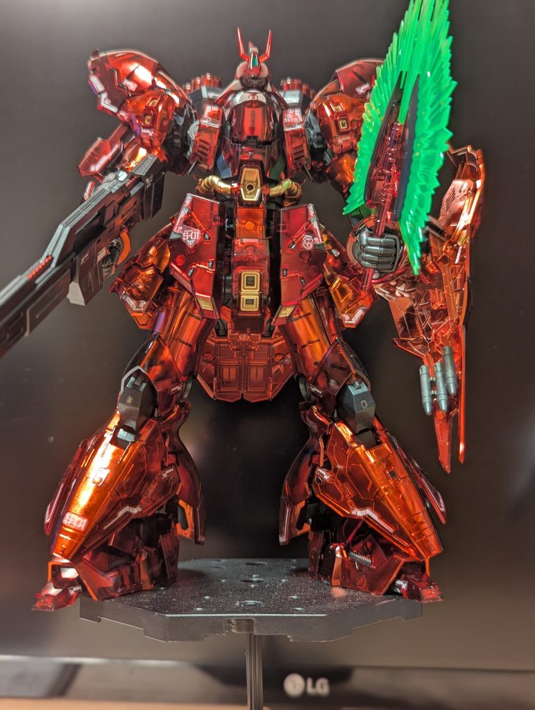 全身ギラギラです。蛍光グリーンが映えますね。