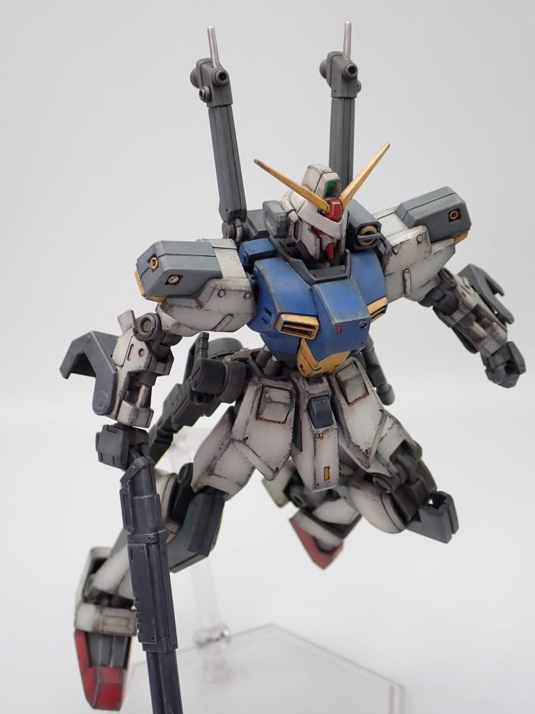 素立ちはいまいちだなぁと思いましたがアクションポーズはかっこいい 武器全部作ればよかったとちょっとだけ後悔(ほんとにちょっとだけ(gundam-kao2))
