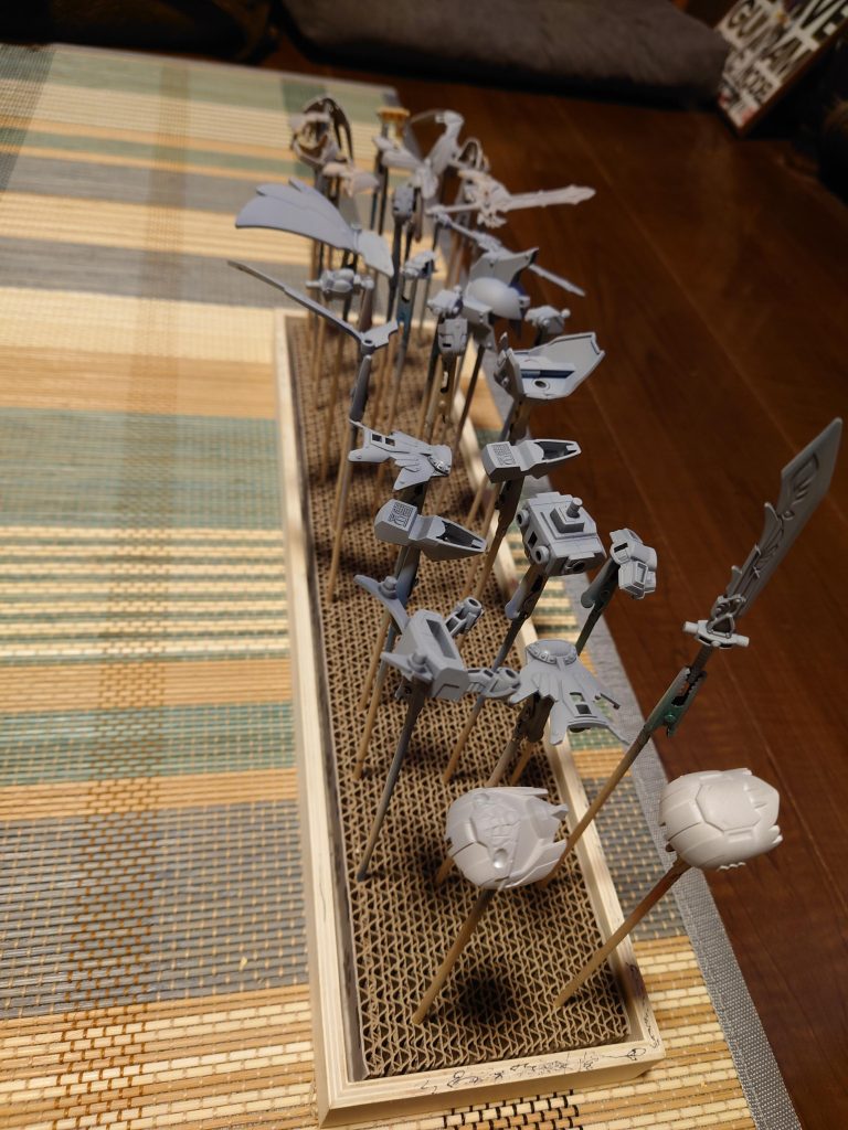 サフはグレーサフを使ってます。DAISOの猫用爪研ぎが愛用品ですが、最近ケースの方が売ってない😭