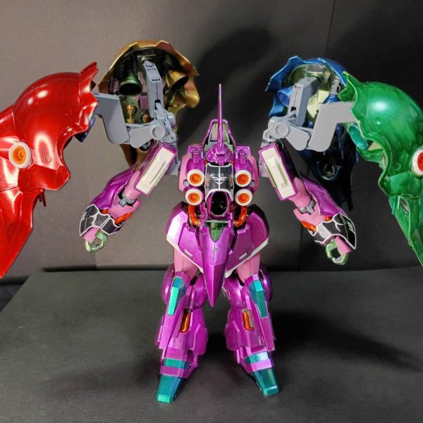 UCを見ながら、クシャトリア、シナンジュ、バンシィを作っていた。UC見直してわかるのは、必要のない戦争させられているので、悪役が必要で、、、、、リディさん！って感じ？バンシィが正義役の話が欲しくなる！（4枚目）