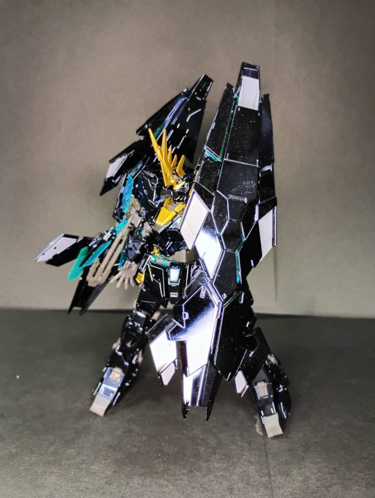 光沢が凄いのだが、写真に収めるのが難しい。 https://p-bandai.jp/hobby/special-1000017713/(13枚がMaxと思ったら、17枚)